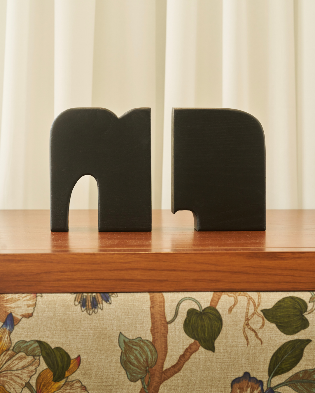 Suzzie Book Ends - Black, second angle