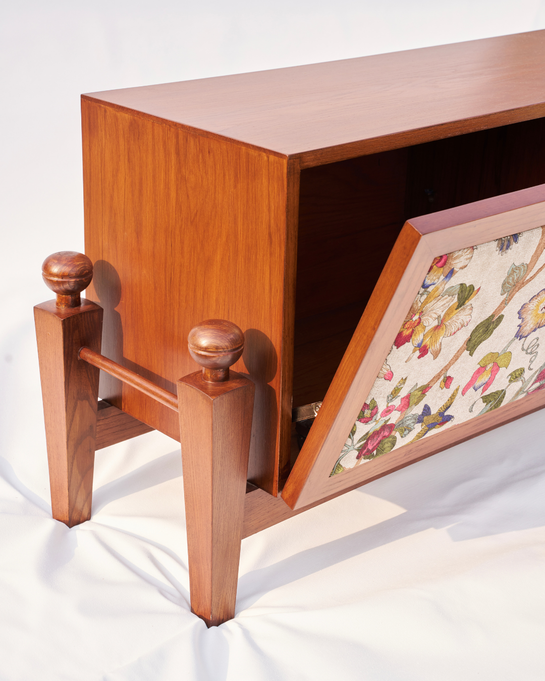 Dastak Console