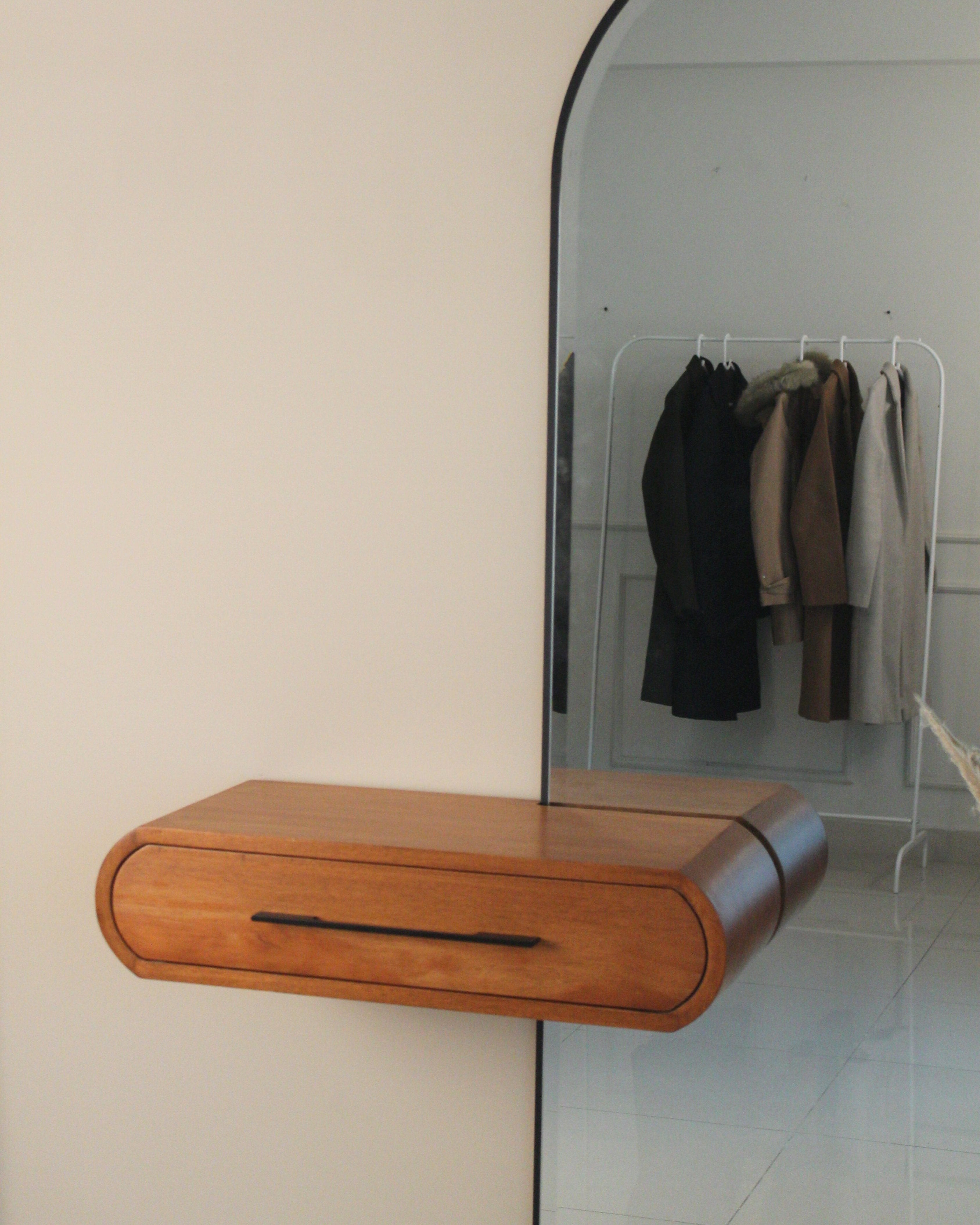 Svelte Mirror